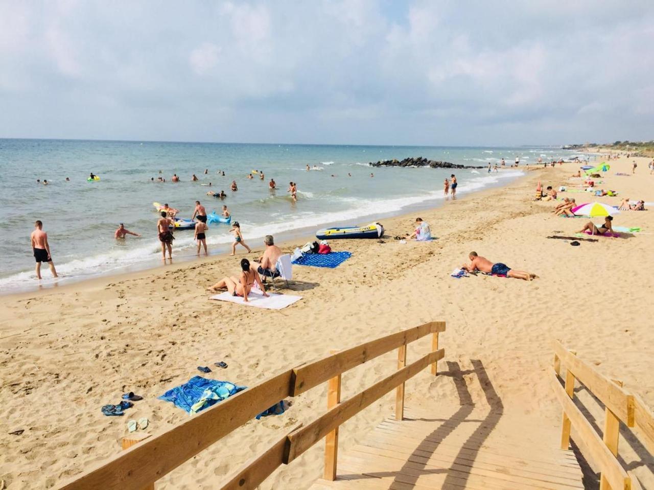 Camping Le Roucan West Vias Dış mekan fotoğraf